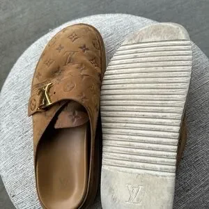Louis Vuitton | Shoes | Louis Vuitton Brown Monogram Slides  display picture 1